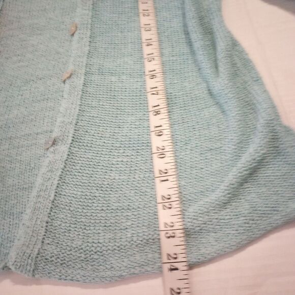 Open acrylic knit cardigan with pearlized  accent buttons - Picture 9 of 9